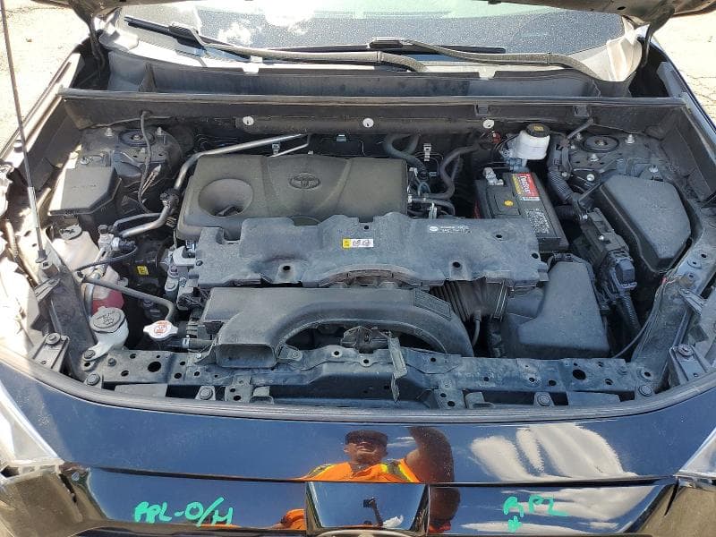 2019 TOYOTA RAV4 XLE 12