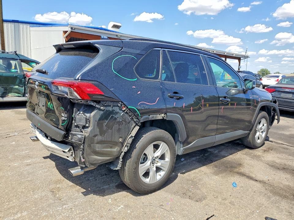 2019 TOYOTA RAV4 XLE 3