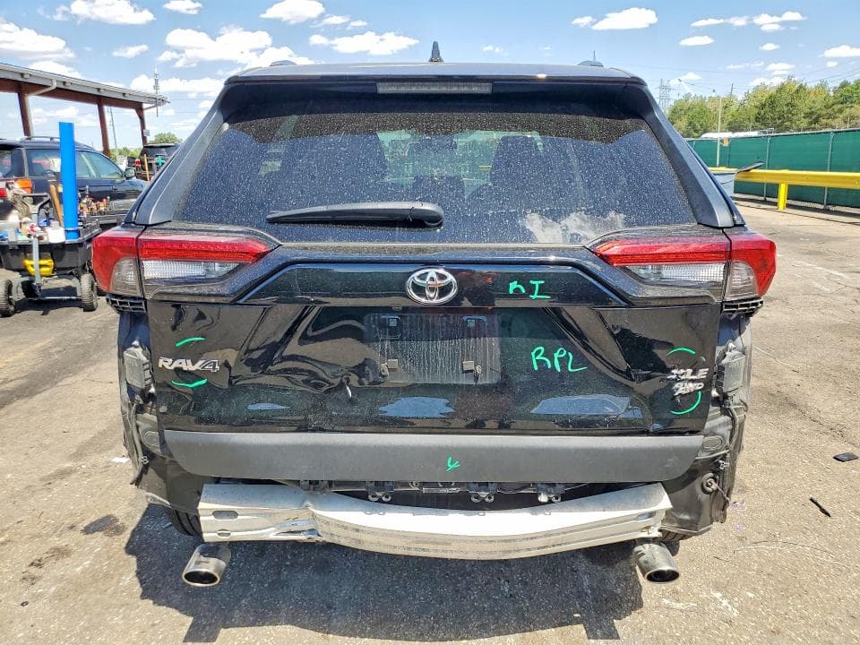 2019 TOYOTA RAV4 XLE 6