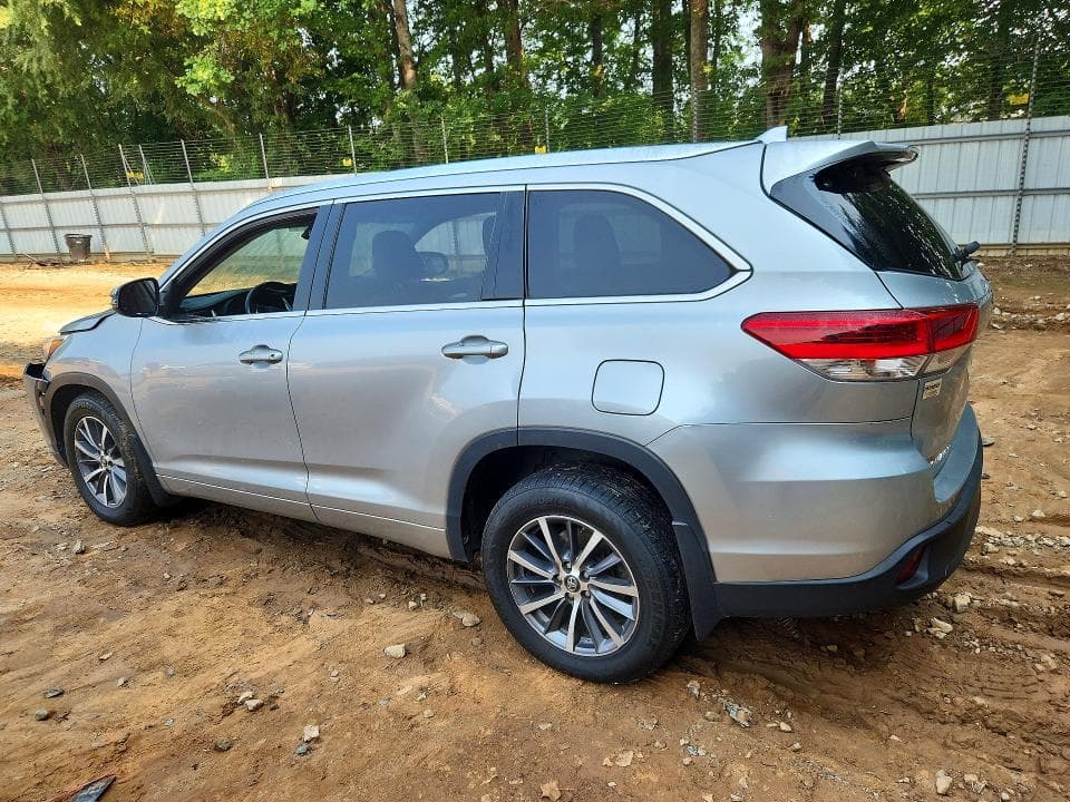 2018 TOYOTA HIGHLANDER XLE 2