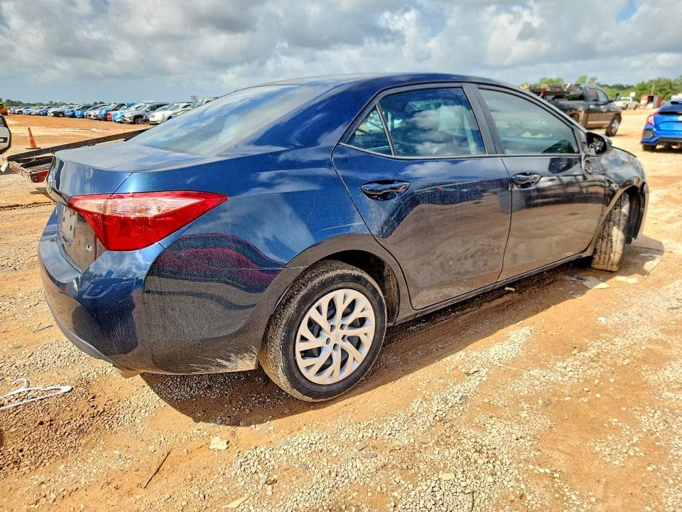 2018 TOYOTA COROLLA LE 3