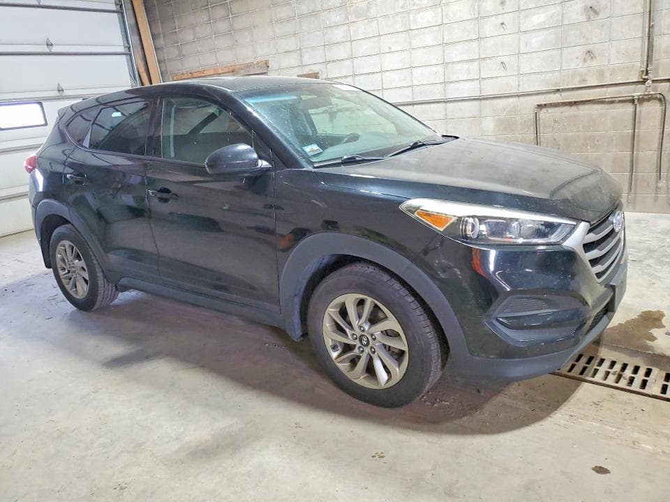 2017 HYUNDAI TUCSON SE 4