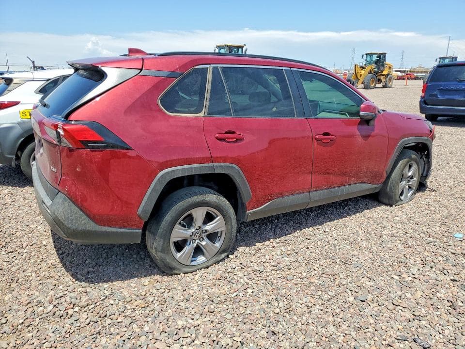 2024 TOYOTA RAV4 XLE 3
