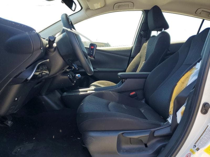 2021 TOYOTA PRIUS LE 7