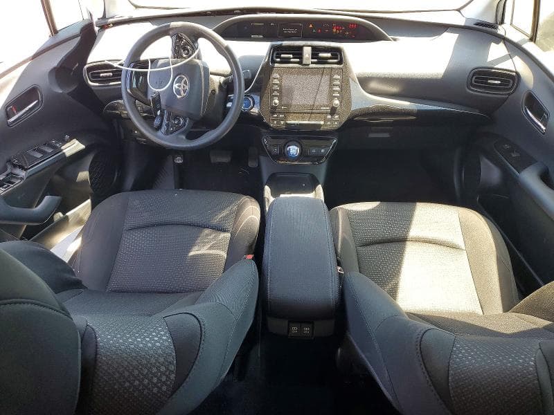 2021 TOYOTA PRIUS LE 8