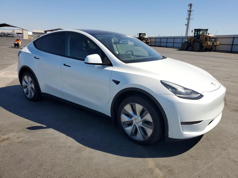 2023 TESLA MODEL Y 4
