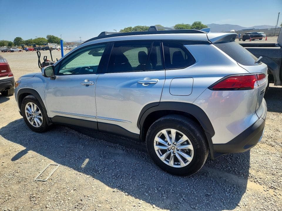 2022 TOYOTA COROLLA CROSS LE 2
