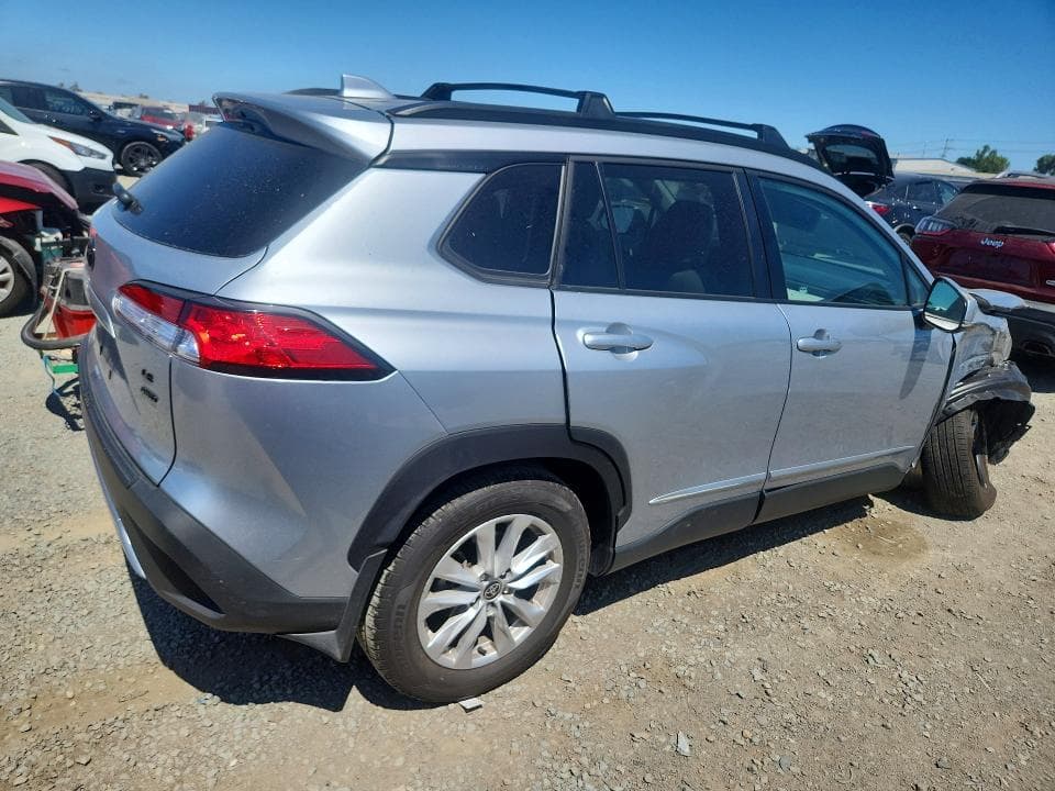 2022 TOYOTA COROLLA CROSS LE 3