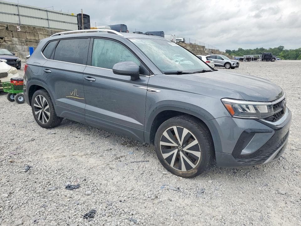 2022 VOLKSWAGEN TAOS SE 4