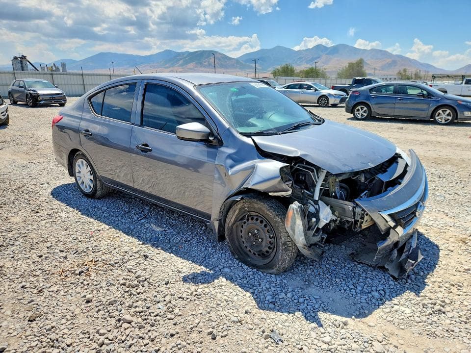 2017 NISSAN VERSA 1.6 S 4