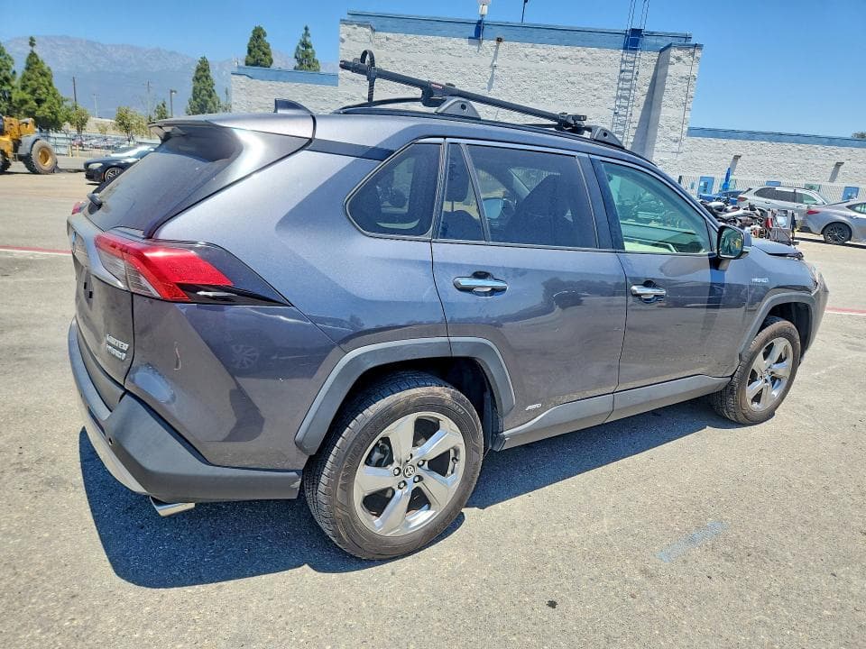 2020 TOYOTA RAV4 LIMITED 3