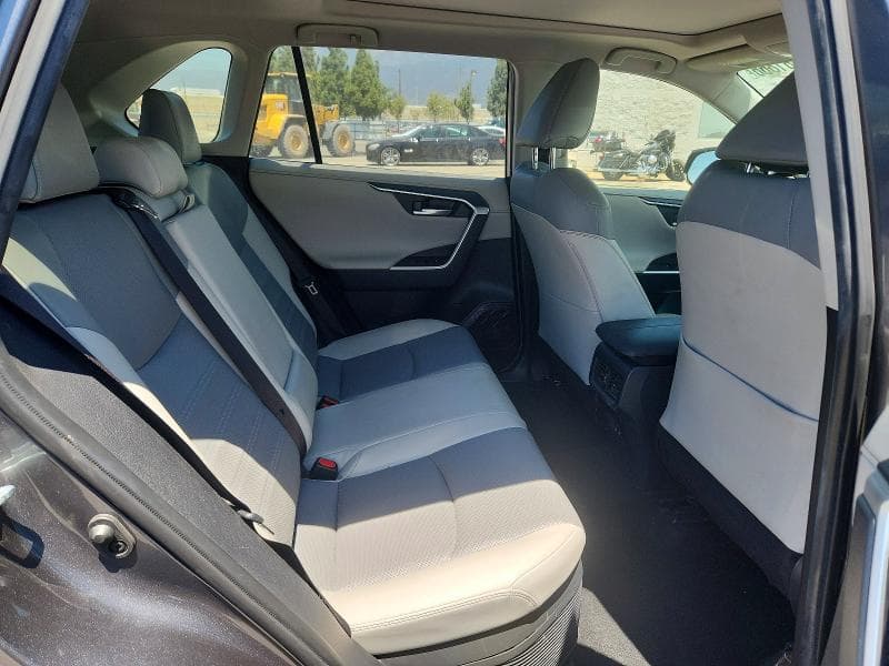 2020 TOYOTA RAV4 LIMITED 10