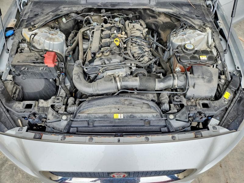 2017 JAGUAR XE 11