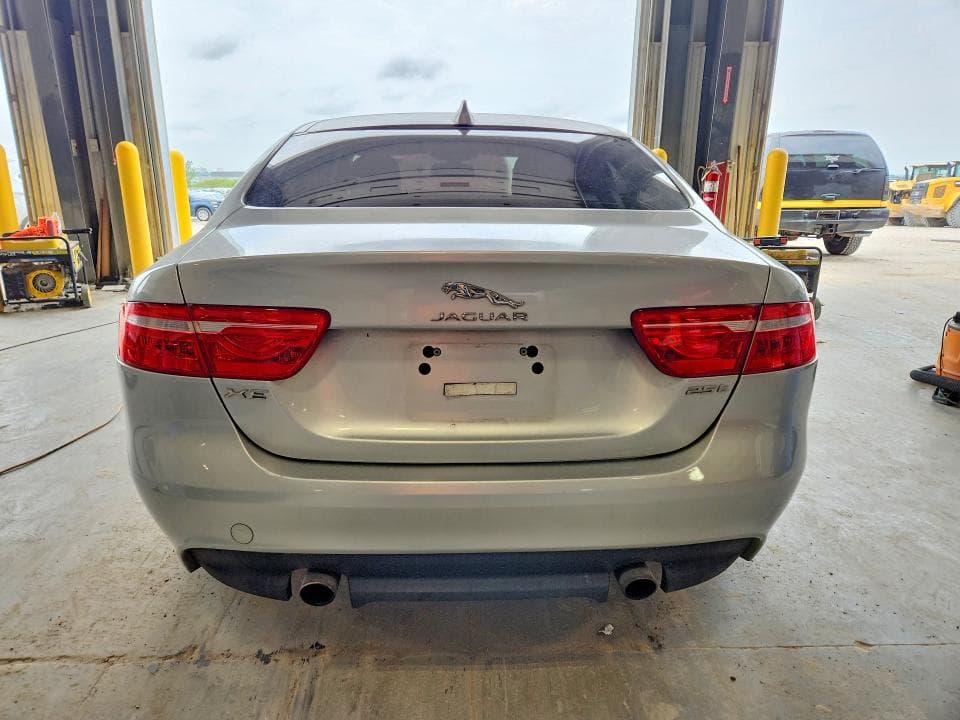2017 JAGUAR XE 6