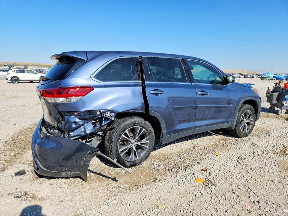 2019 TOYOTA HIGHLANDER LE 3