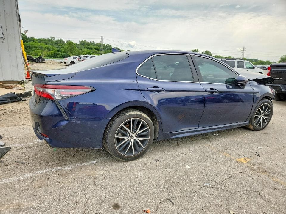 2021 TOYOTA CAMRY SE 3