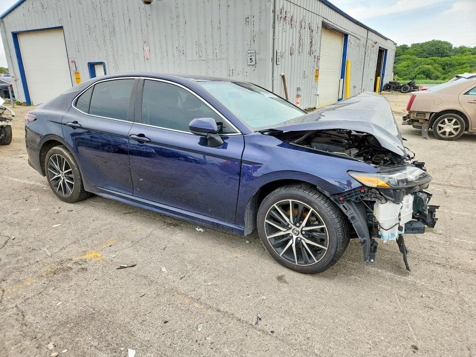 2021 TOYOTA CAMRY SE 4