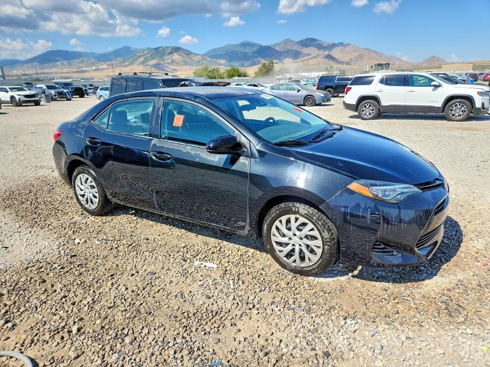 2017 TOYOTA COROLLA LE 4