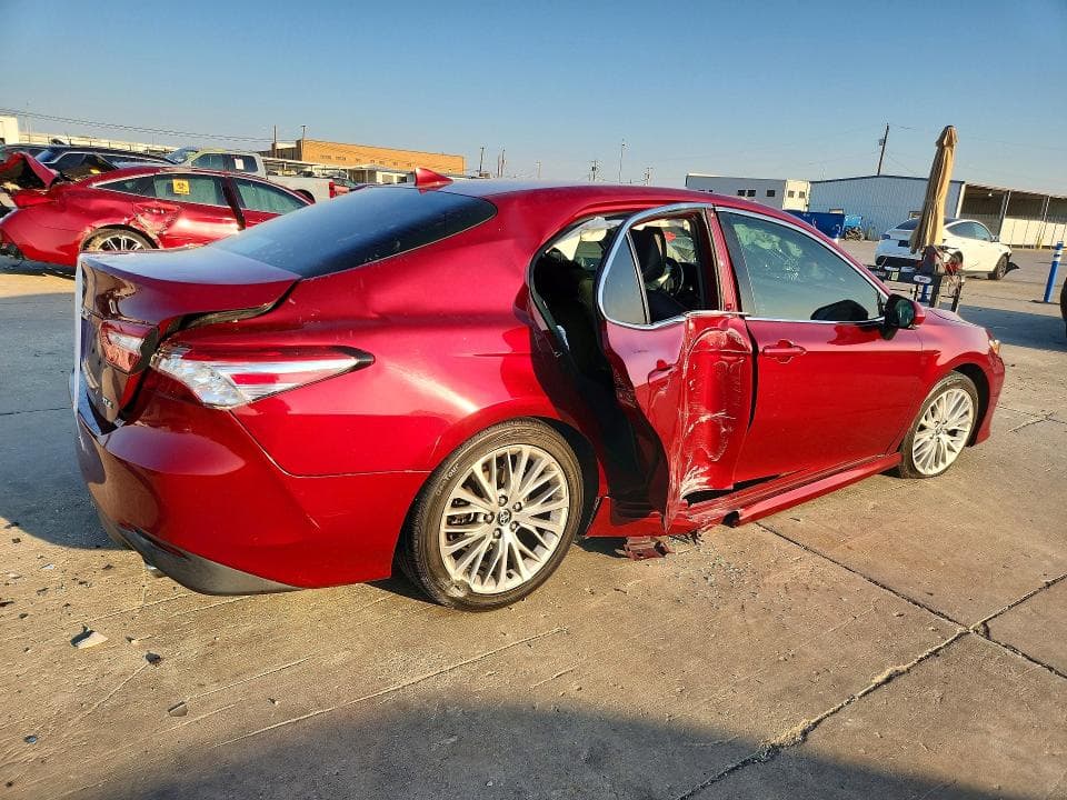 2020 TOYOTA CAMRY XLE 3