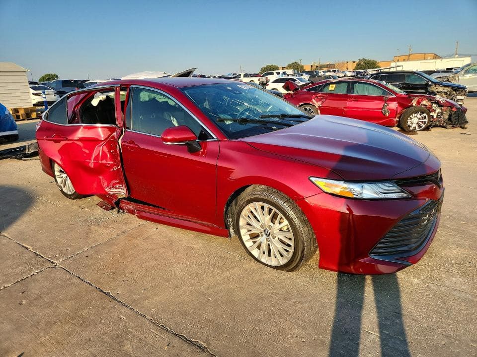 2020 TOYOTA CAMRY XLE 4