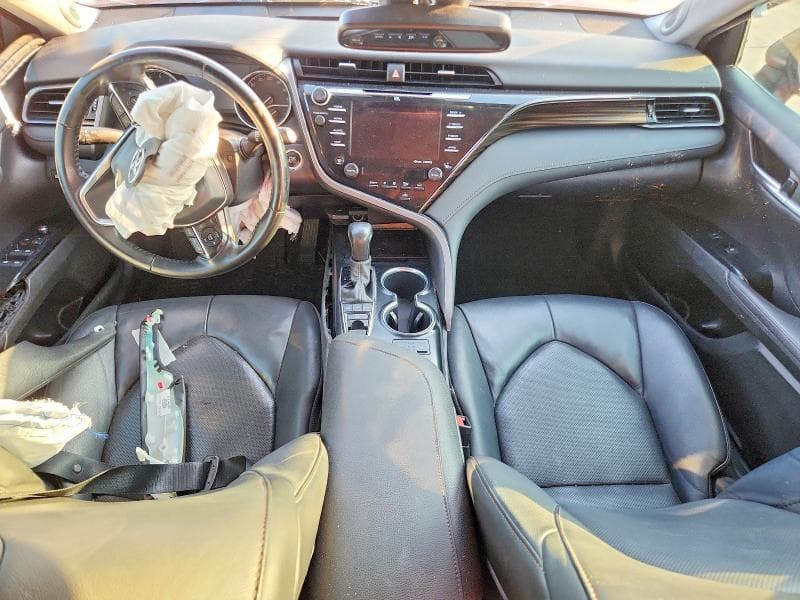 2020 TOYOTA CAMRY XLE 8