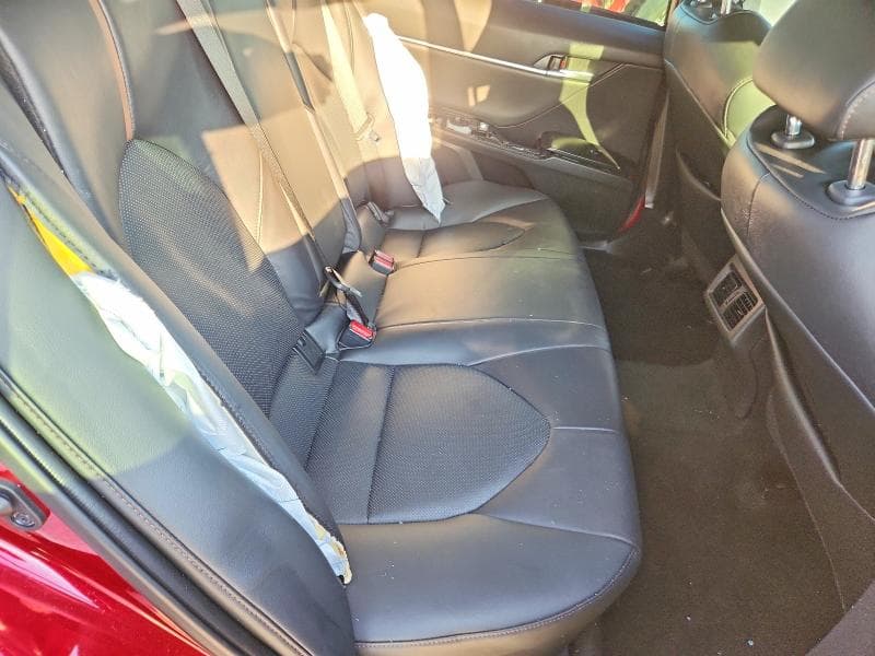 2020 TOYOTA CAMRY XLE 10