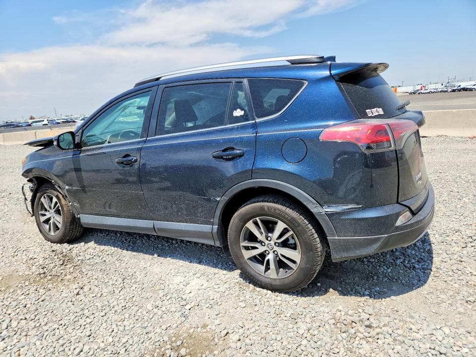 2017 TOYOTA RAV4 XLE 2