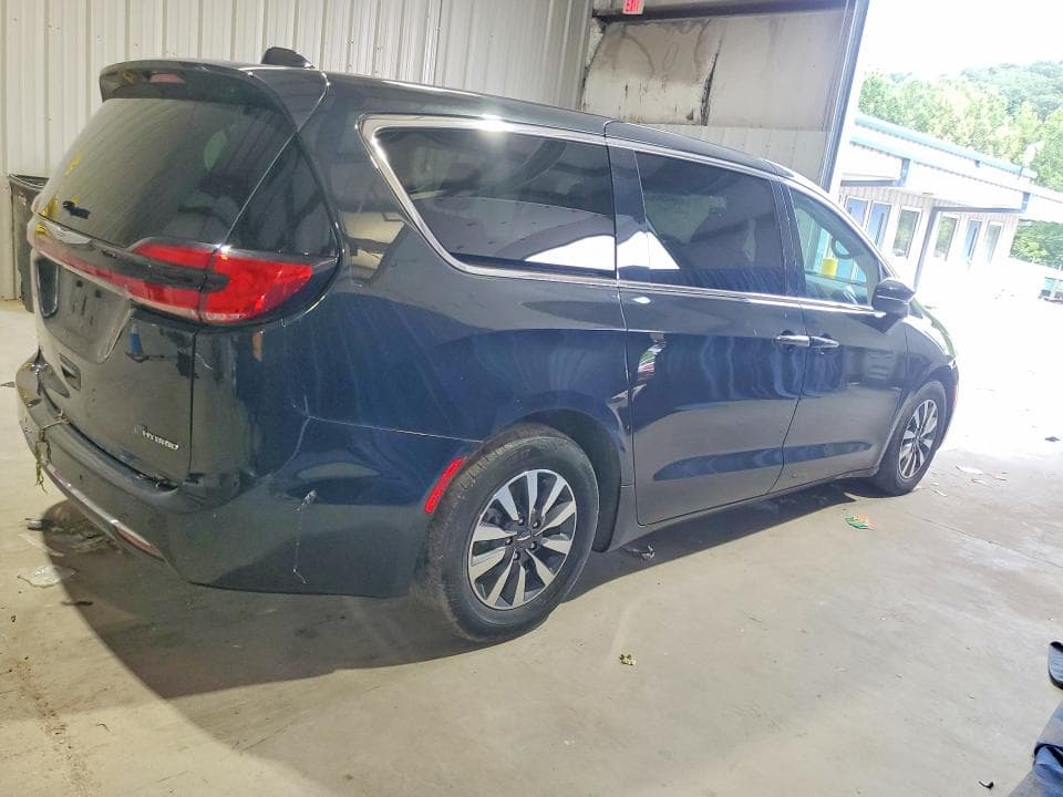2023 CHRYSLER PACIFICA HYBRID TOURING L 3