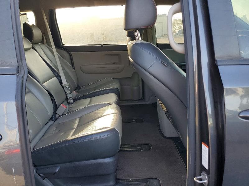 2018 KIA SEDONA LX 11