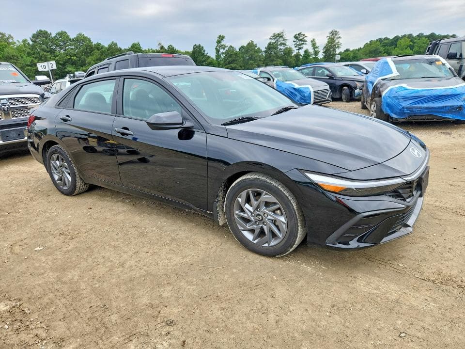 2024 HYUNDAI ELANTRA SEL 4