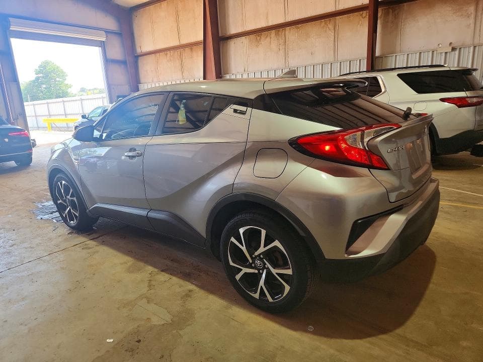 2018 TOYOTA C-HR XLE 2