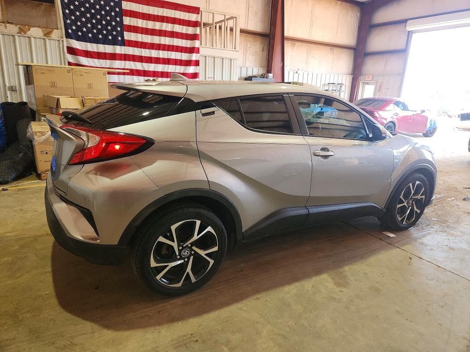 2018 TOYOTA C-HR XLE 3