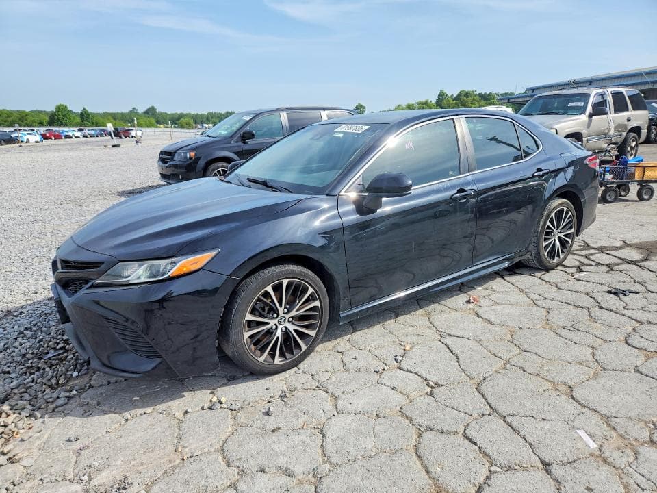 2018 TOYOTA CAMRY SE - 1