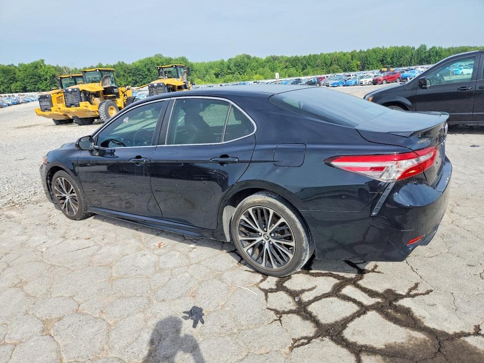 2018 TOYOTA CAMRY SE 2
