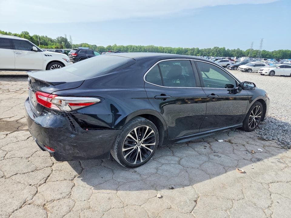 2018 TOYOTA CAMRY SE 3