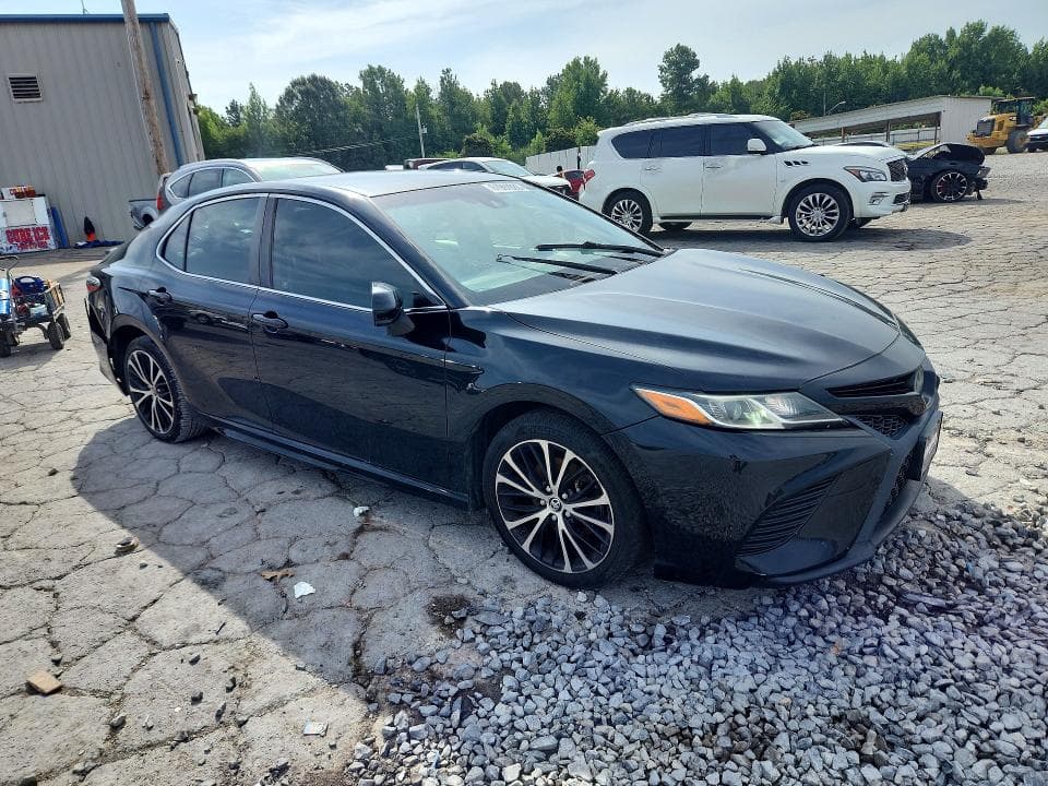 2018 TOYOTA CAMRY SE 4