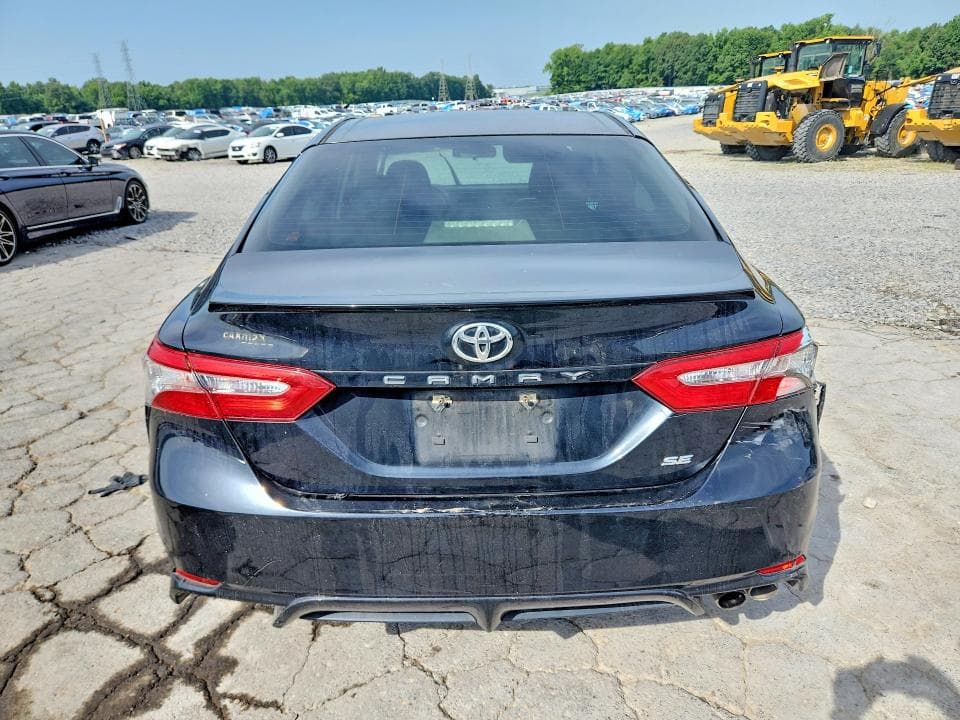 2018 TOYOTA CAMRY SE 6