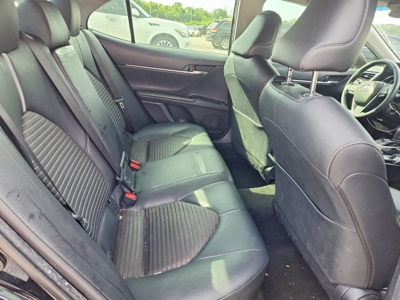 2018 TOYOTA CAMRY SE 10