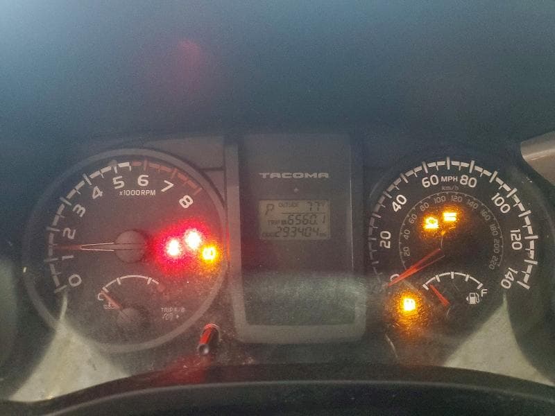 2017 TOYOTA TACOMA SR 9