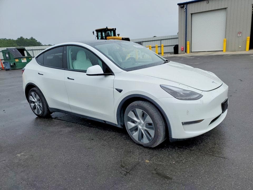 2023 TESLA MODEL Y 4