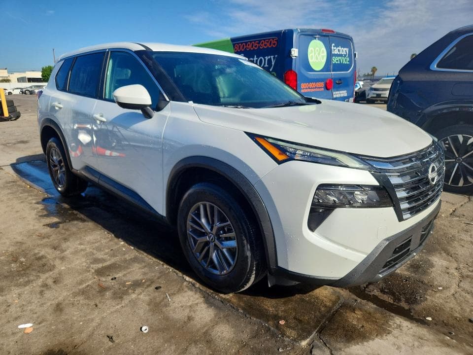 2026 NISSAN ROGUE SV 4