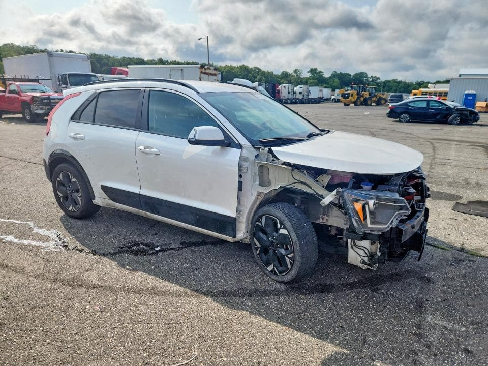 2023 KIA NIRO WIND 4