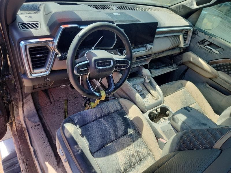 2025 GMC CANYON DENALI 8