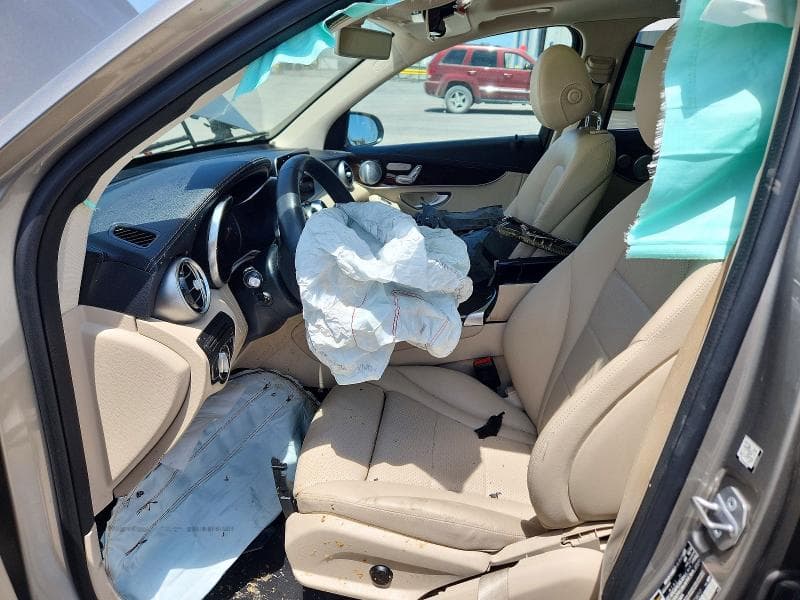 2020 MERCEDES-BENZ GLC 300 7