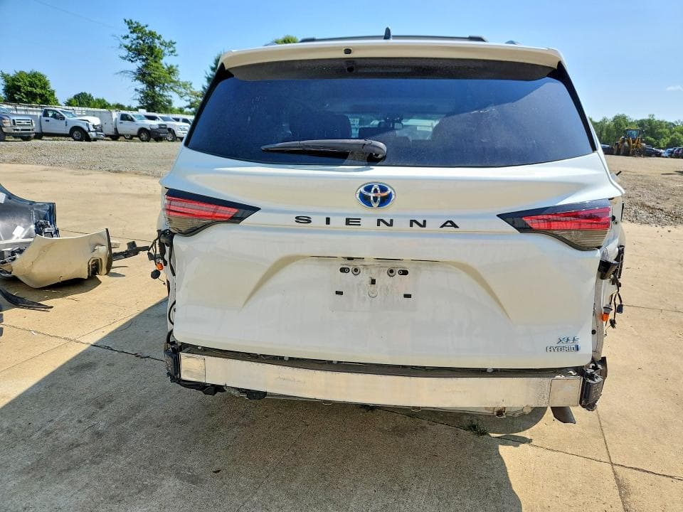 2021 TOYOTA SIENNA XLE 6
