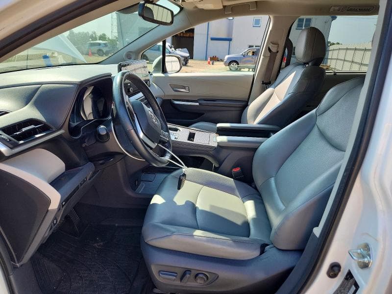 2021 TOYOTA SIENNA XLE 7