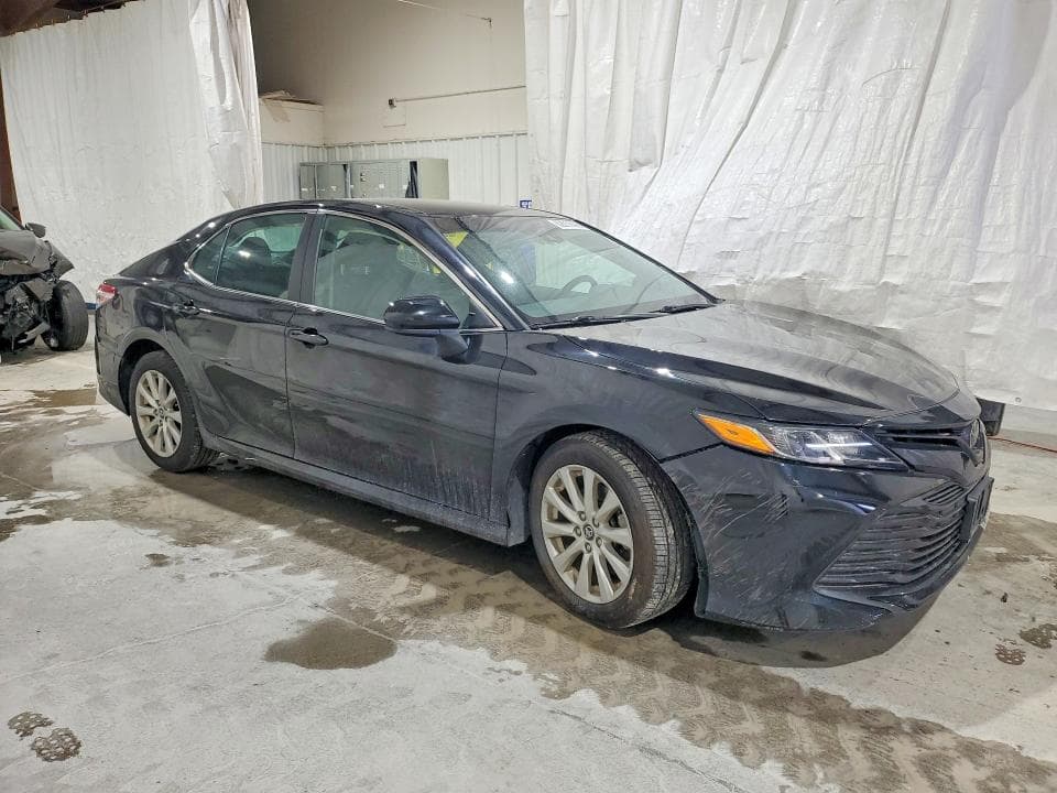 2019 TOYOTA CAMRY LE 4