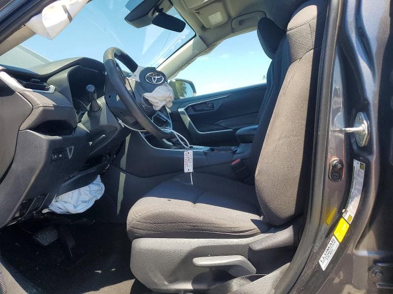 2019 TOYOTA RAV4 LE LE 7