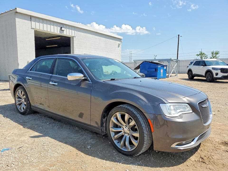 2019 CHRYSLER 300 LIMITED 4