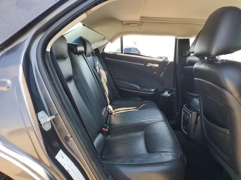 2019 CHRYSLER 300 LIMITED 10